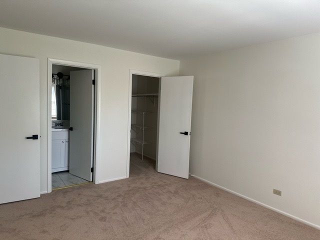 380 Heather Court 2B, Schaumburg, IL 60193