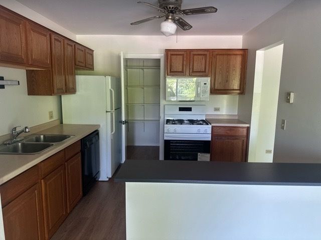 380 Heather Court 2B, Schaumburg, IL 60193