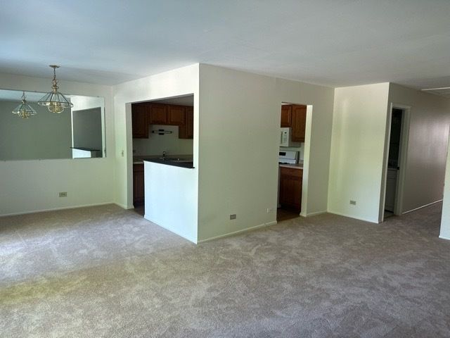 380 Heather Court 2B, Schaumburg, IL 60193