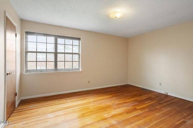 1102 Willow Drive 19, Chapel Hill, NC 27517