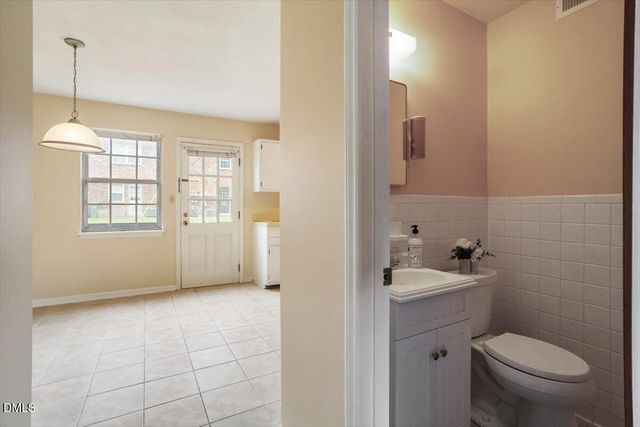 1102 Willow Drive 19, Chapel Hill, NC 27517