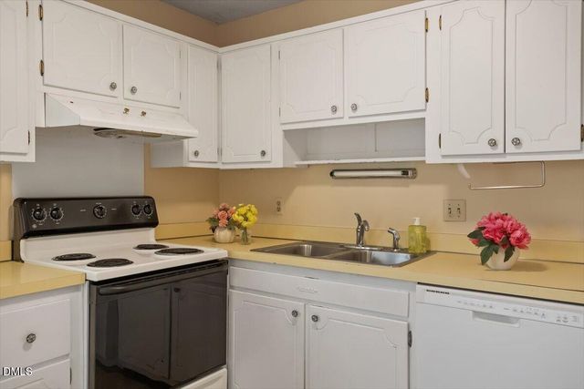 1102 Willow Drive 19, Chapel Hill, NC 27517