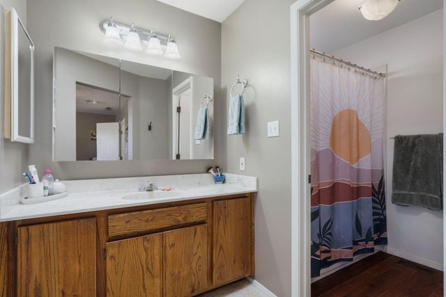 1910 Moneda Drive NW, Albuquerque, NM 87120
