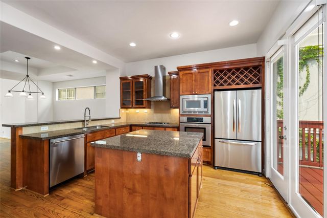 512 Jackson Hill Street, Houston, TX 77007