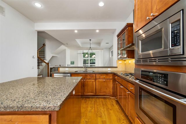 512 Jackson Hill Street, Houston, TX 77007