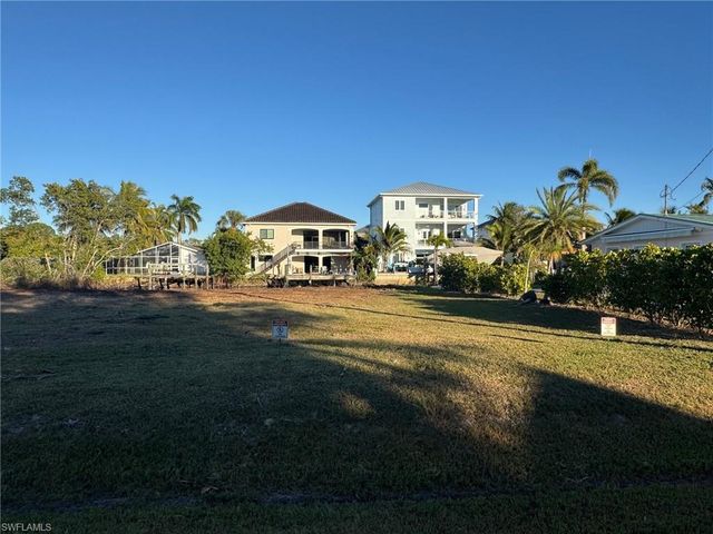 1292 Venetian WAY, Naples, FL 34110