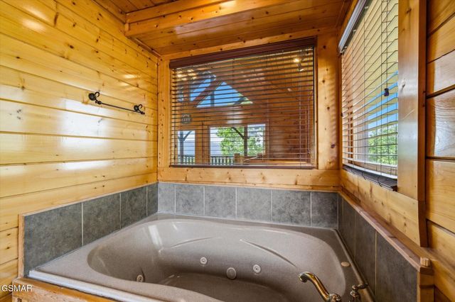 2809 White Oak Ridge Lane, Sevierville, TN 37862