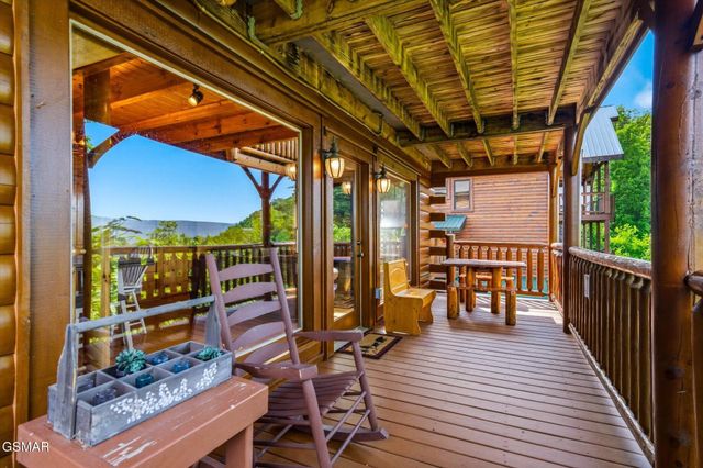 2809 White Oak Ridge Lane, Sevierville, TN 37862