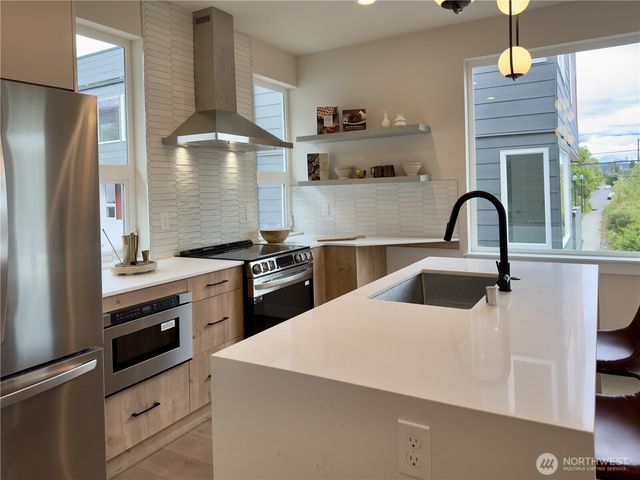 6953 42nd Avenue S, Seattle, WA 98118