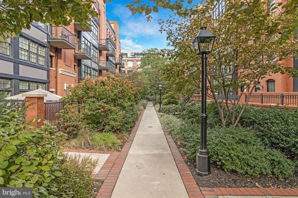 1610 N QUEEN ST #211, Arlington, VA 22209