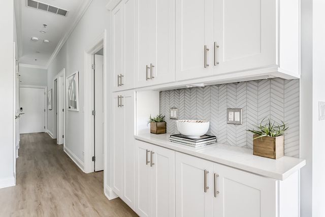 7652 Madison Street 201, Forest Park, IL 60130