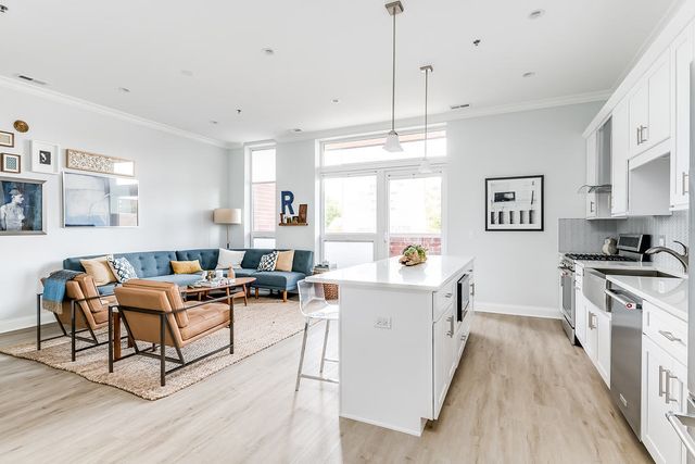 7652 Madison Street 201, Forest Park, IL 60130