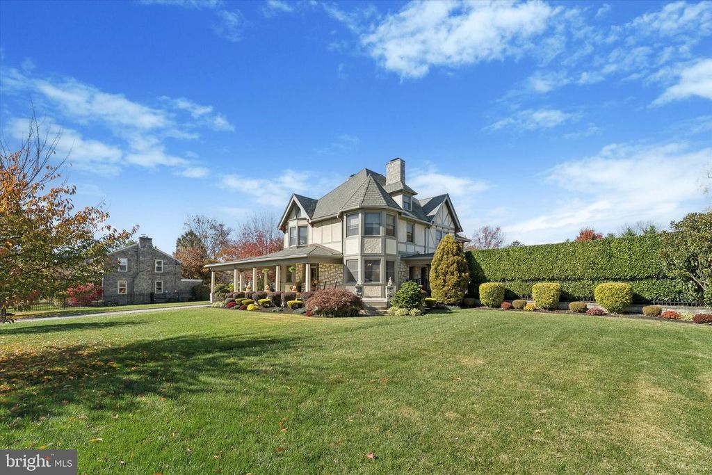 204 E MANOA RD, Havertown, PA 19083