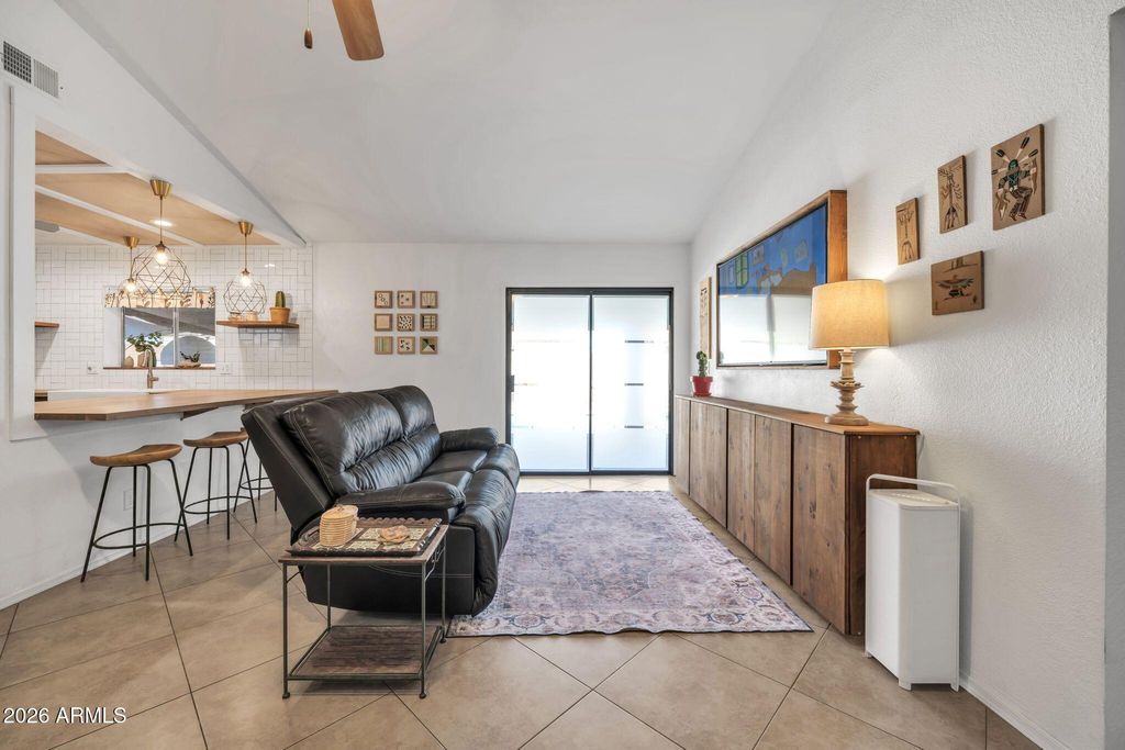 Image 10 of property listing at 8342 W SELDON Lane, Peoria, AZ 85345