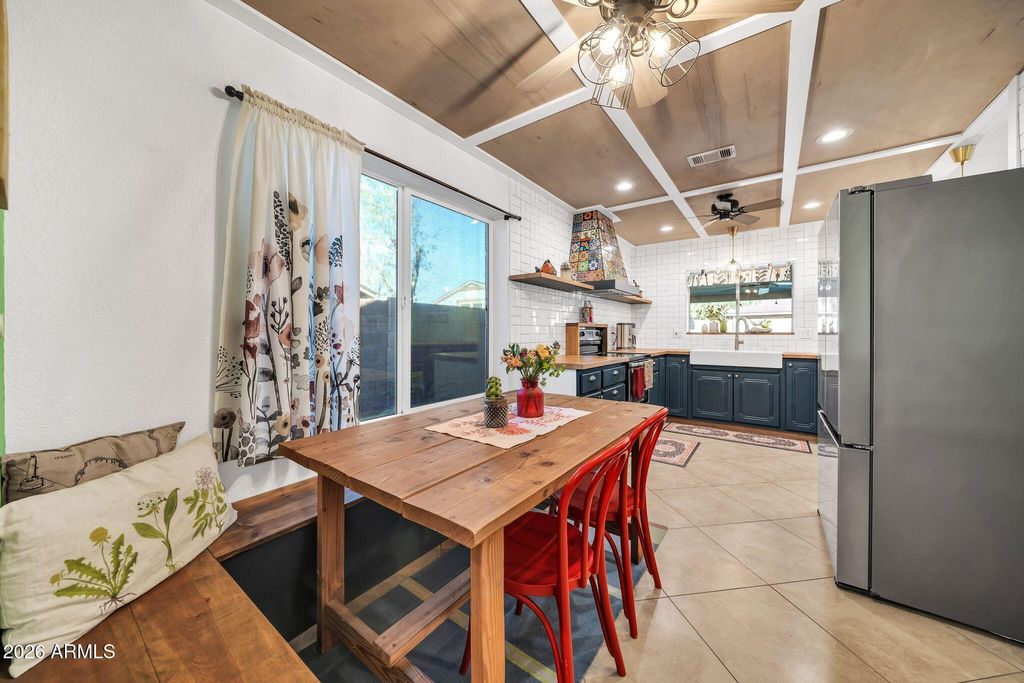 Image 11 of property listing at 8342 W SELDON Lane, Peoria, AZ 85345