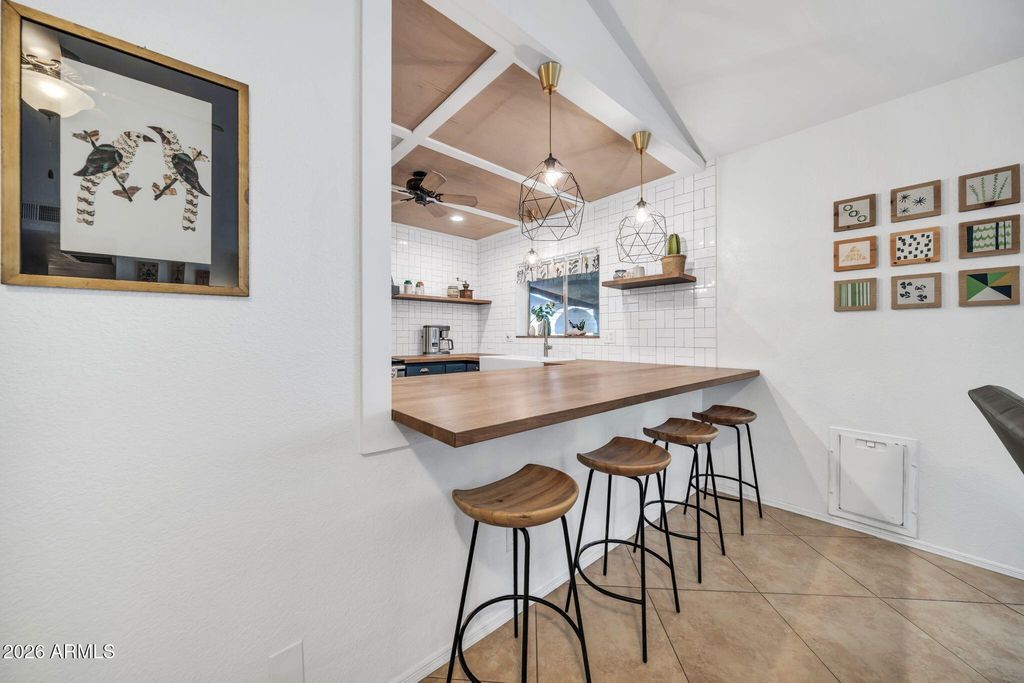 Image 12 of property listing at 8342 W SELDON Lane, Peoria, AZ 85345