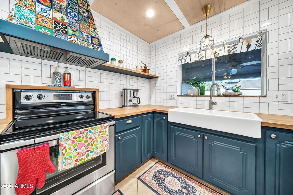 Image 15 of property listing at 8342 W SELDON Lane, Peoria, AZ 85345