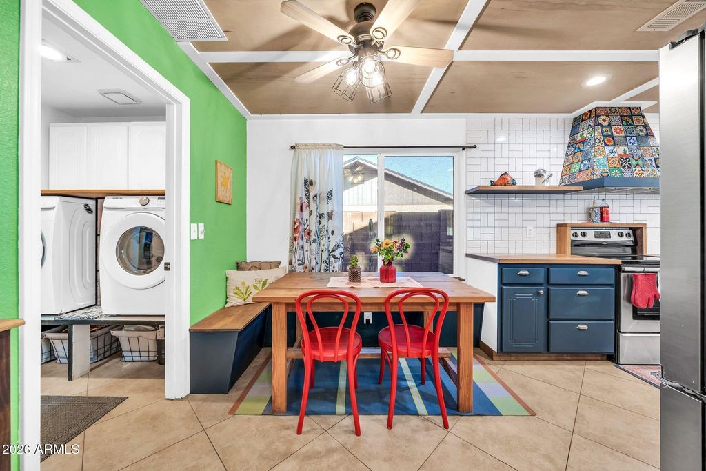 Image 16 of property listing at 8342 W SELDON Lane, Peoria, AZ 85345