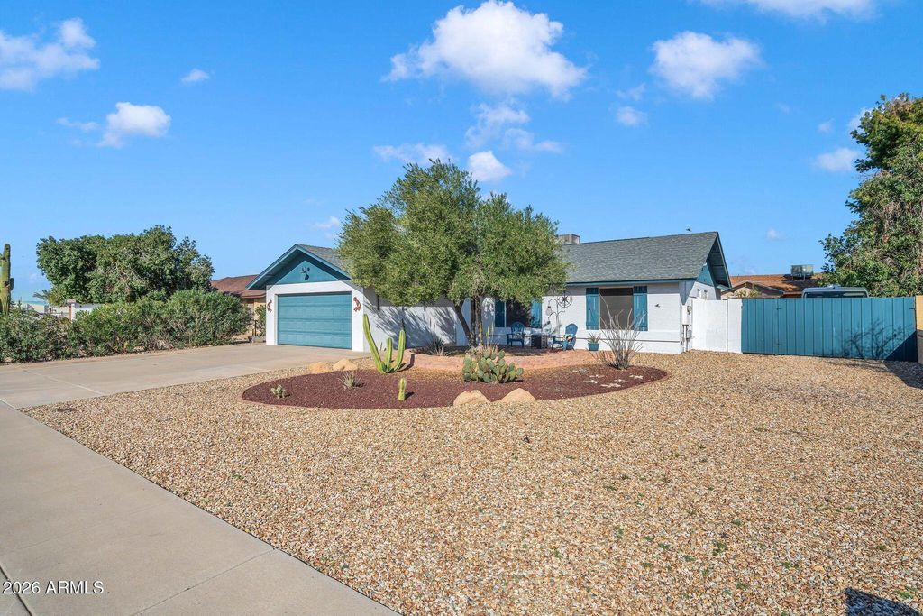 Image 2 of property listing at 8342 W SELDON Lane, Peoria, AZ 85345