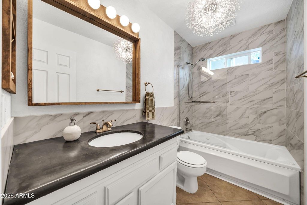 Image 26 of property listing at 8342 W SELDON Lane, Peoria, AZ 85345