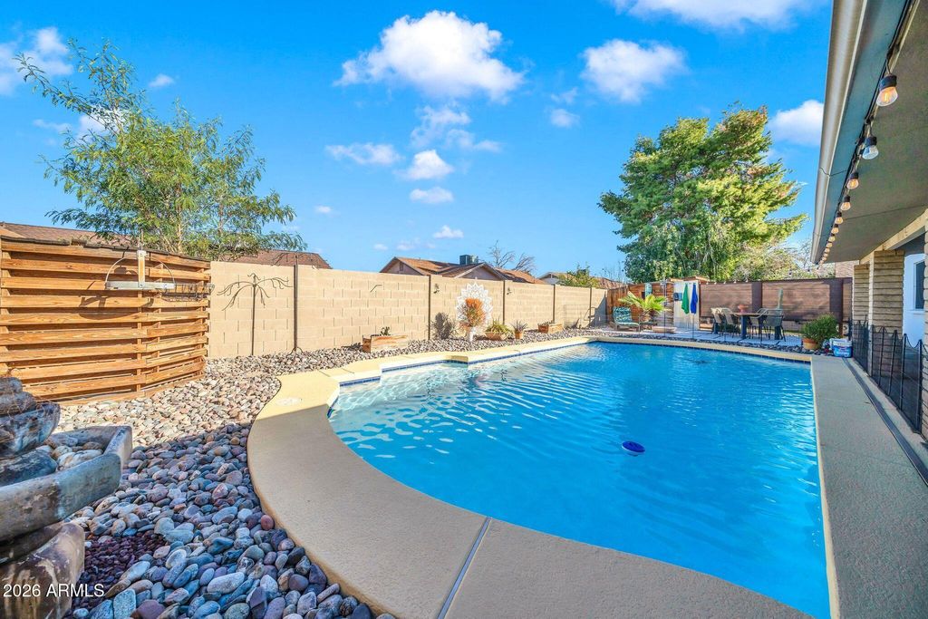 Image 30 of property listing at 8342 W SELDON Lane, Peoria, AZ 85345