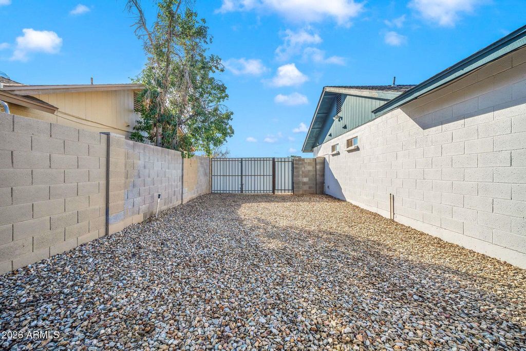 Image 42 of property listing at 8342 W SELDON Lane, Peoria, AZ 85345