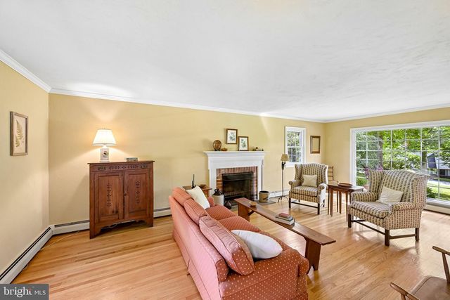 36 DOGWOOD LN, Glen Mills, PA 19342