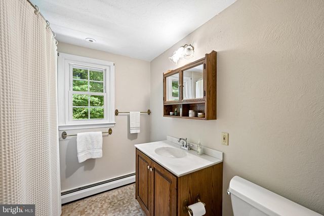 36 DOGWOOD LN, Glen Mills, PA 19342