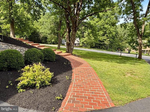 36 DOGWOOD LN, Glen Mills, PA 19342