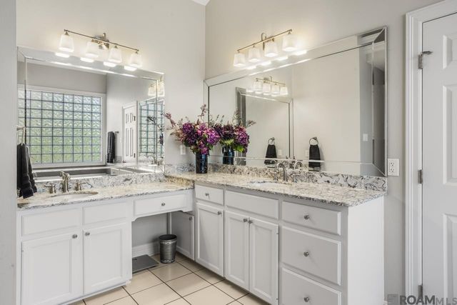 652 Plantation Ridge Ln, Baton Rouge, LA 70810