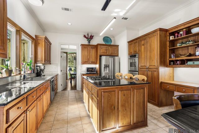 652 Plantation Ridge Ln, Baton Rouge, LA 70810