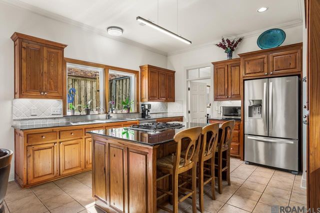 652 Plantation Ridge Ln, Baton Rouge, LA 70810