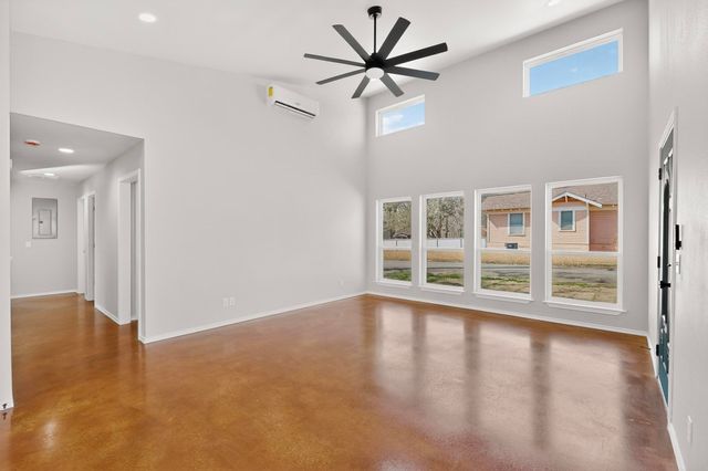 1471 W Kaufman Street, Paris, TX 75460