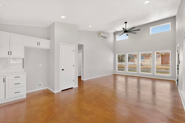 1471 W Kaufman Street, Paris, TX 75460