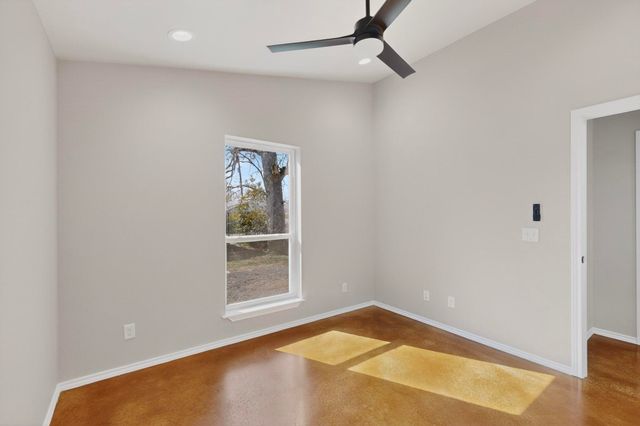 1471 W Kaufman Street, Paris, TX 75460