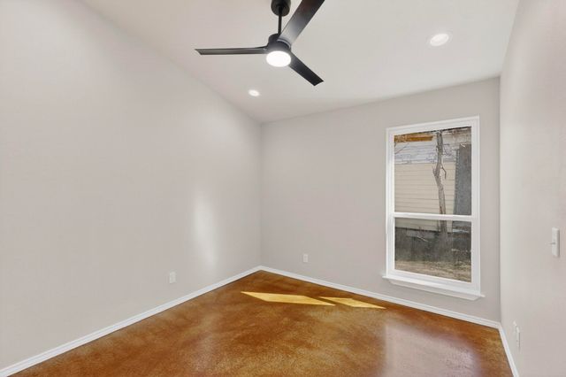 1471 W Kaufman Street, Paris, TX 75460