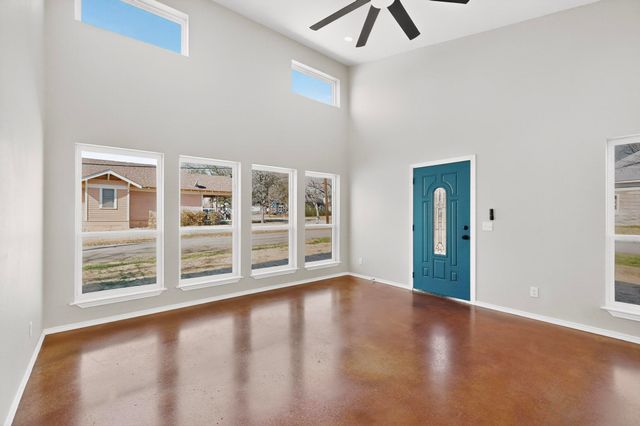 1471 W Kaufman Street, Paris, TX 75460