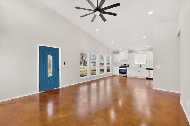 1471 W Kaufman Street, Paris, TX 75460