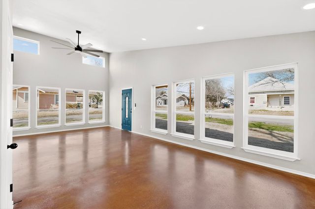 1471 W Kaufman Street, Paris, TX 75460