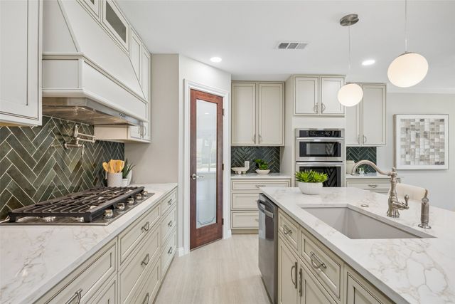 1231 S Montclair Avenue, Dallas, TX 75208