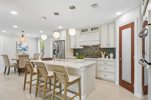 1231 S Montclair Avenue, Dallas, TX 75208