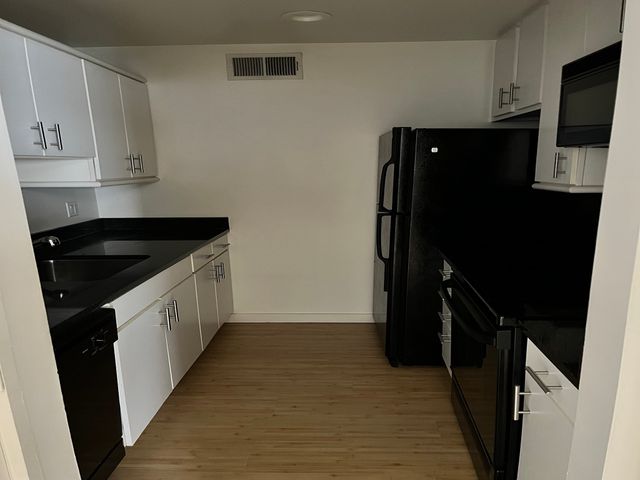 4343 Travis Street 10, Dallas, TX 75205