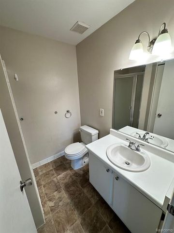 30042 W 12 Mile Rd 60, Farmington Hills, MI 48334