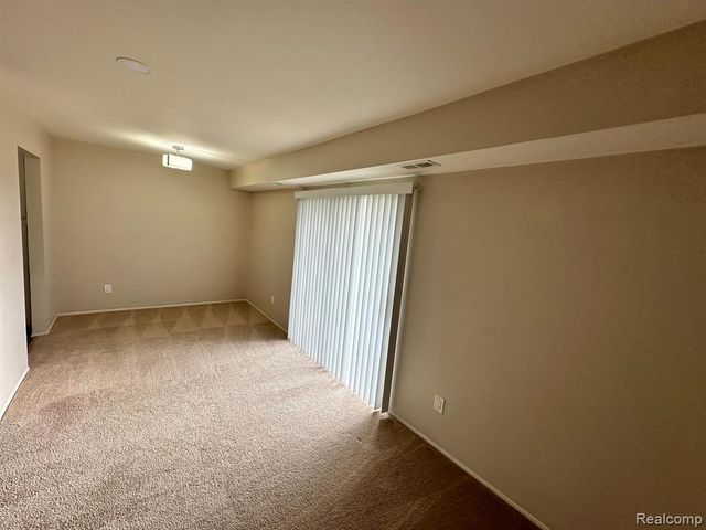 30042 W 12 Mile Rd 60, Farmington Hills, MI 48334
