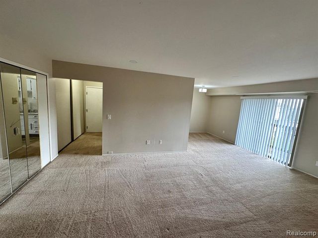 30042 W 12 Mile Rd 60, Farmington Hills, MI 48334