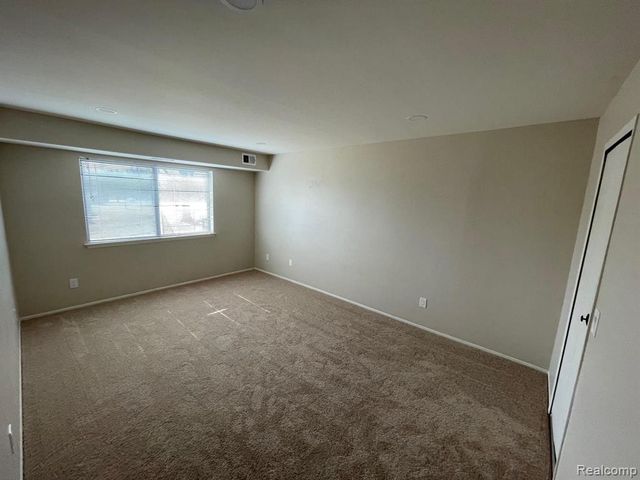 30042 W 12 Mile Rd 60, Farmington Hills, MI 48334