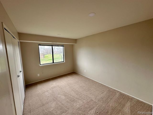 30042 W 12 Mile Rd 60, Farmington Hills, MI 48334