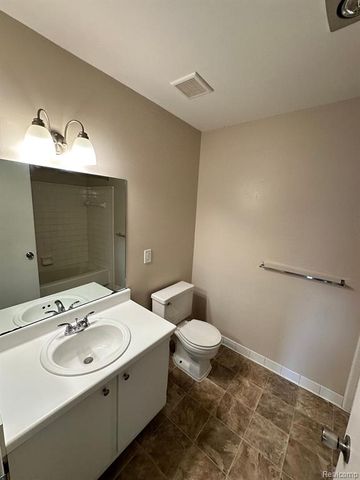 30042 W 12 Mile Rd 60, Farmington Hills, MI 48334