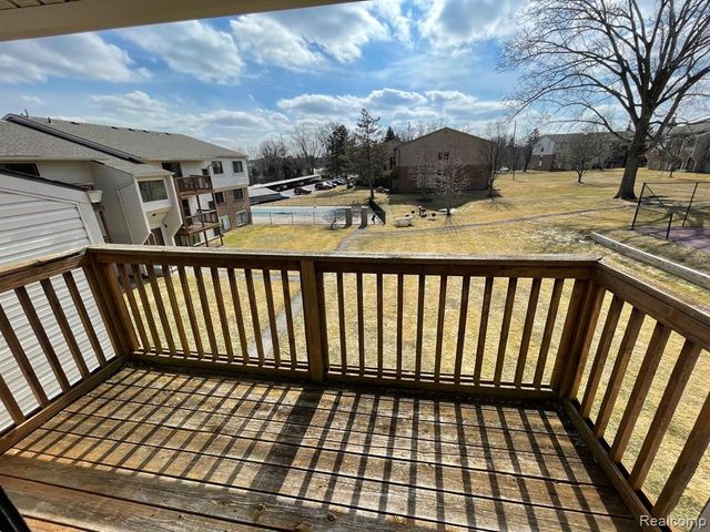 30042 W 12 Mile Rd 60, Farmington Hills, MI 48334