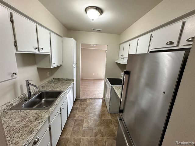 30042 W 12 Mile Rd 60, Farmington Hills, MI 48334